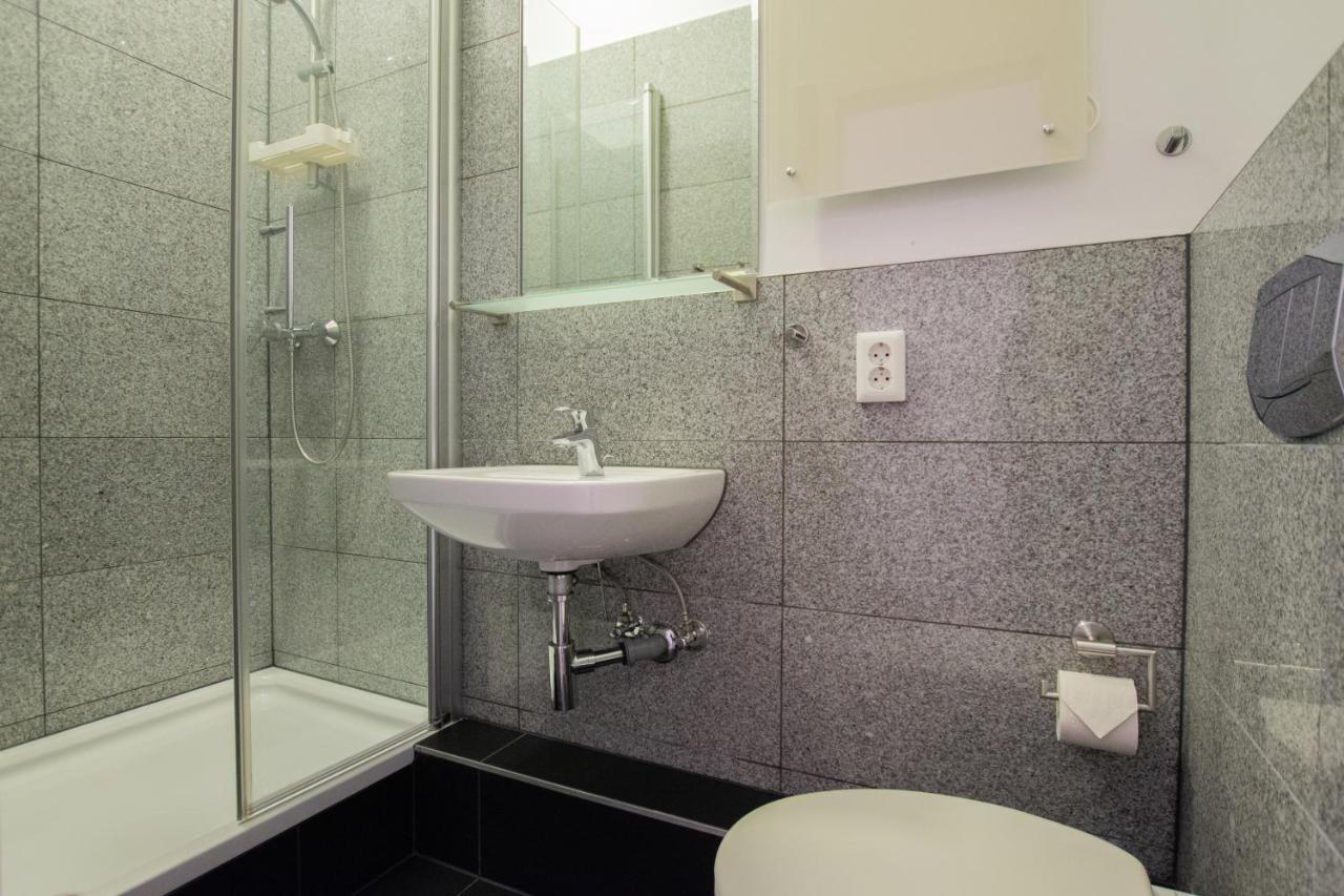 Raj Living - 1 Or 3 Room Apartments - 20 Min Messe Dus And Old Town Dus 杜塞尔多夫 外观 照片